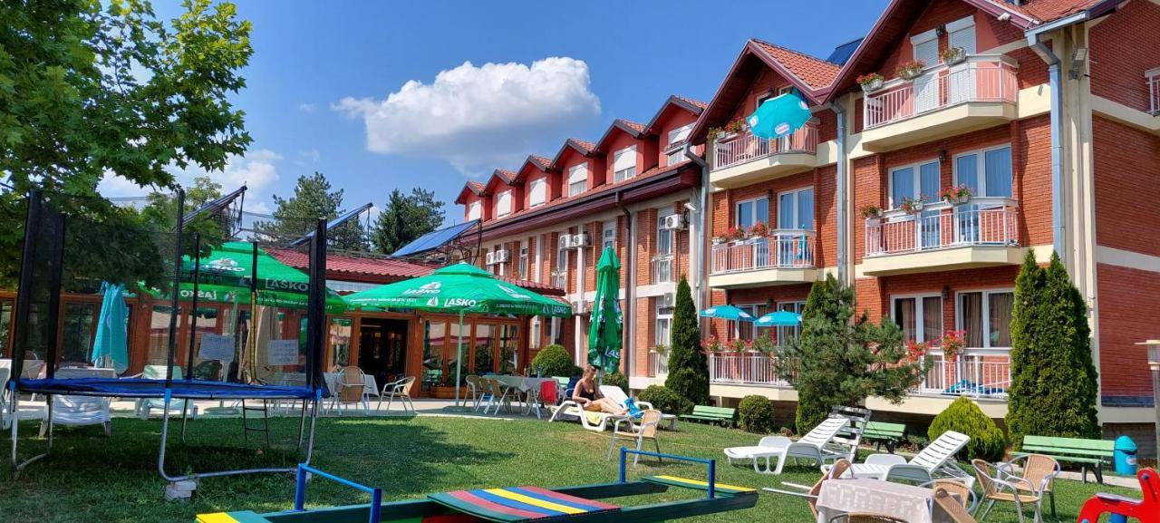 Hotel Ravni Gaj Knic Exterior photo